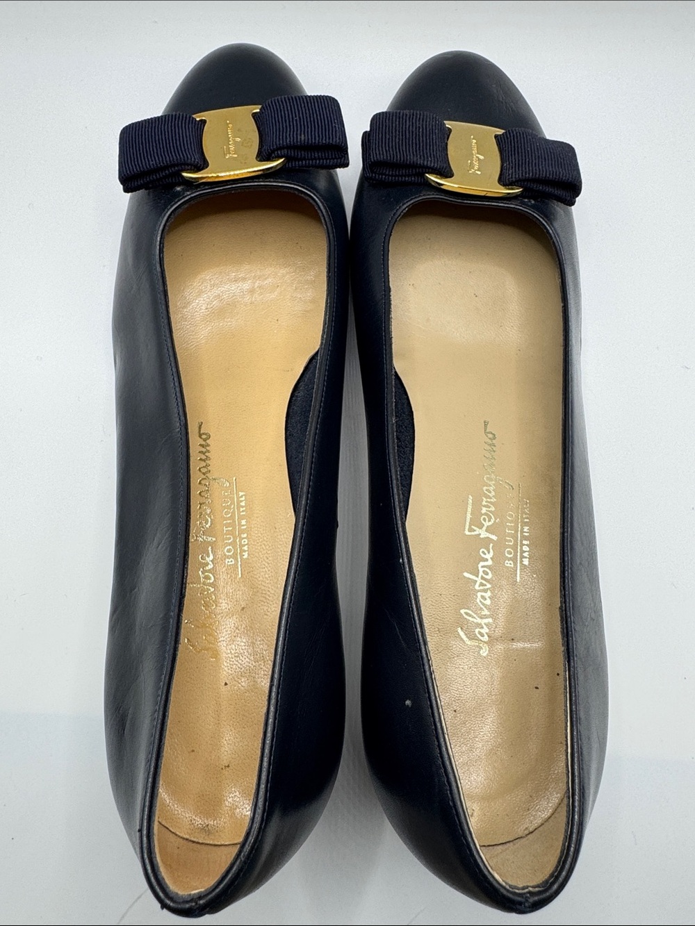 Salvatore Ferragamo navy blue Leather Vara Bow Pumps with Gold Buckle - Picture 9 of 13